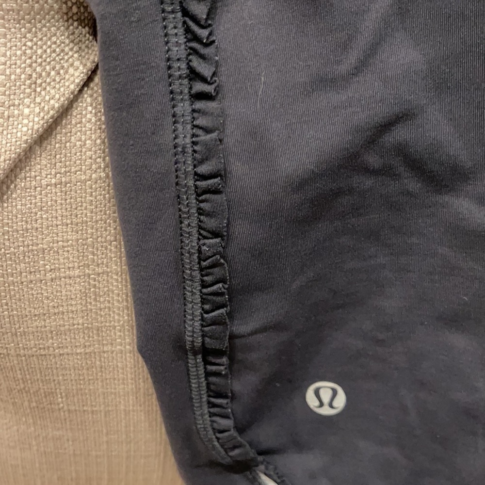 B: 𝅺Lululemon Sz 6 Run Fast and Free Crop Leggings Black Teal ruffle accent - Picture 4 of 9